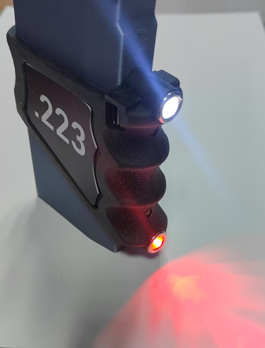 US Mag Grip: ILLUMINATED WHITE/RED